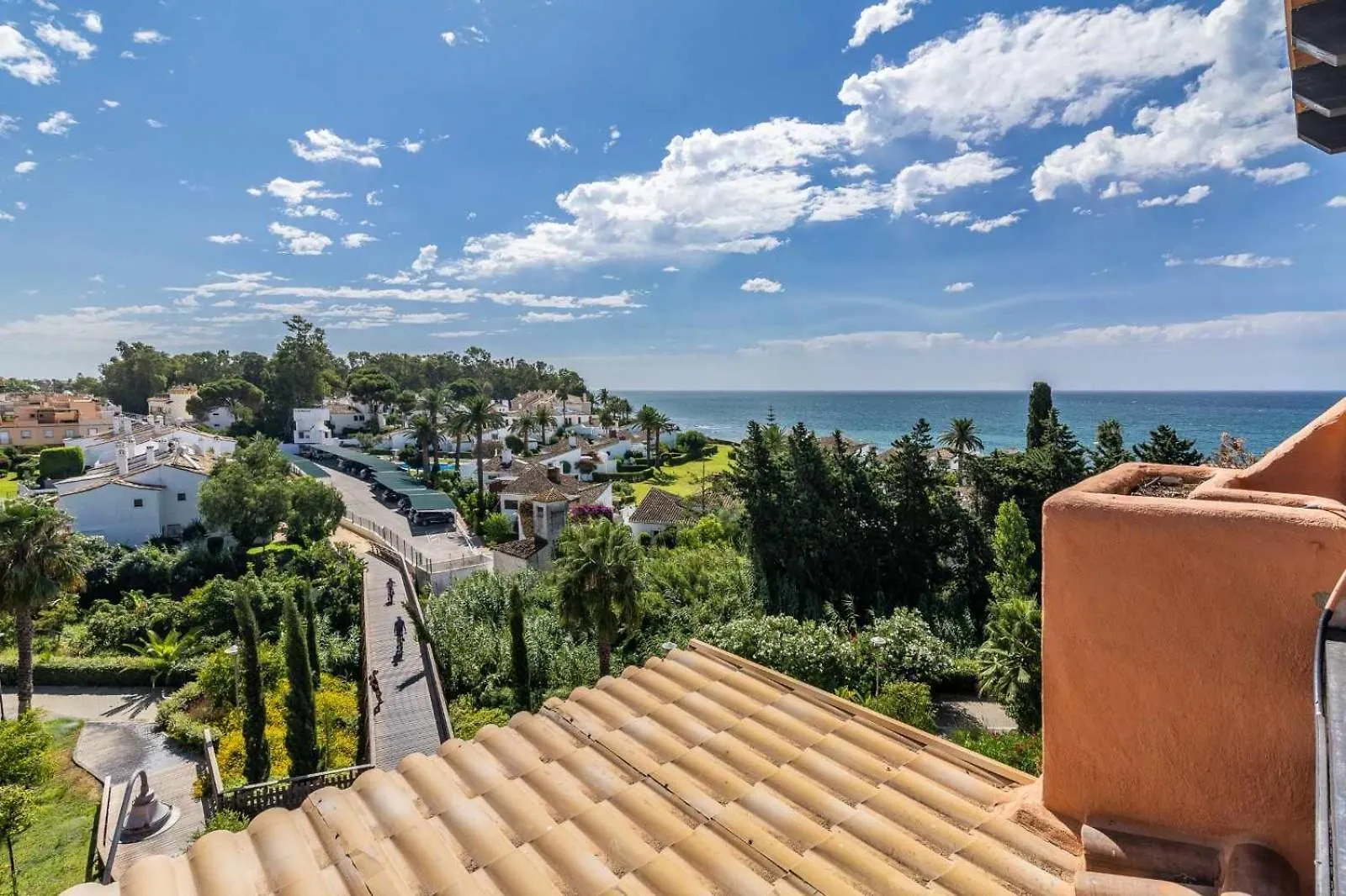 Coastal Gem Penthouse Daire Estepona